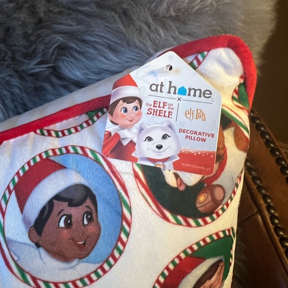 Elf on the Shelf NWT Large Elf on the Shelf Velour Accent Pillow 20” x 20” - Picture 4 of 6